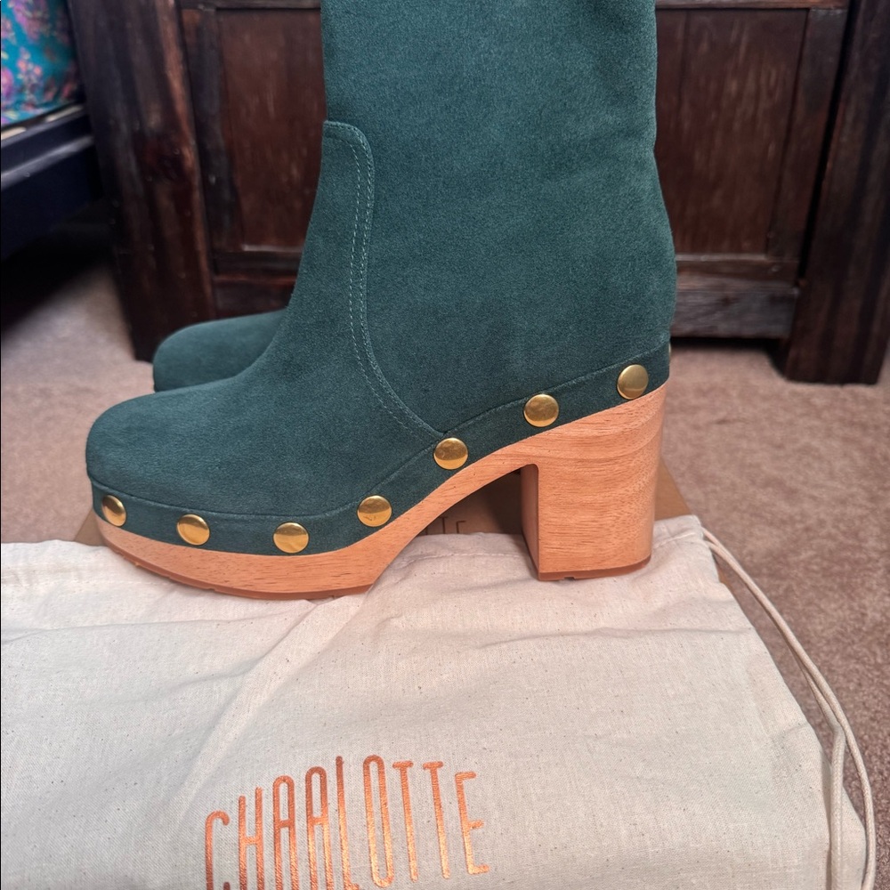 Charlotte stone emerald green La Paz Stud